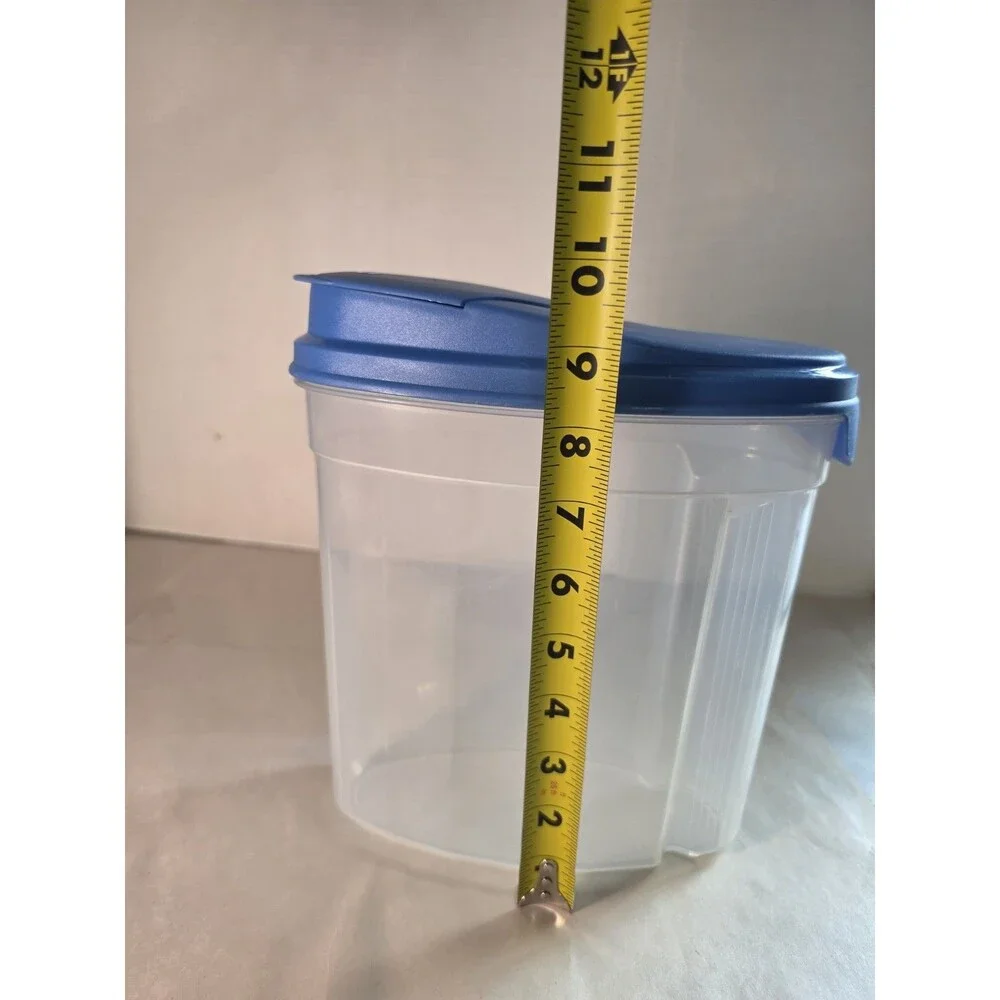 VTG Rubbermaid Servin Saver #4 Cereal Storage/ Pitcher 3.5 Qt Blue w/Lid